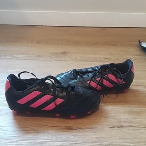 Black and pink soccer cleats - Adidas
